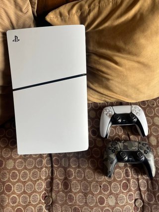 PS5 Slim 1TB con 2 Mandos