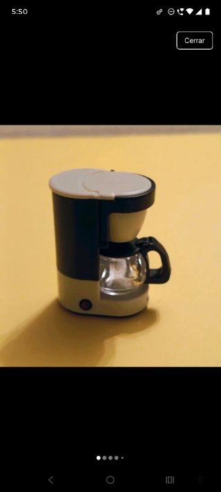Cafetera miniatura para casa de muñecas 1:12