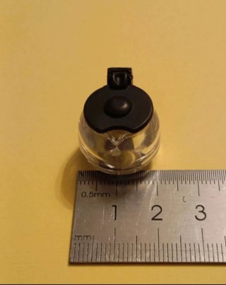 Cafetera miniatura para casa de muñecas 1:12