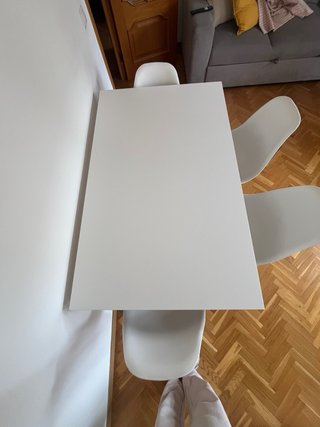 Mesa Extensible y 4 Sillas Blancas