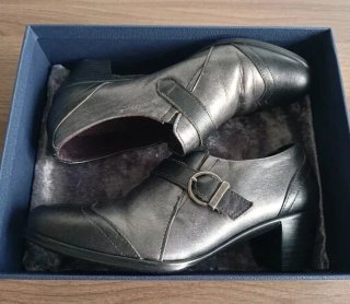 Zapatos nº36 Pitillos grises tacón hebilla