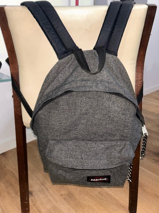Mochila Eastpak Gris