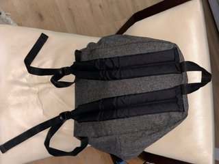 Mochila Eastpak Gris