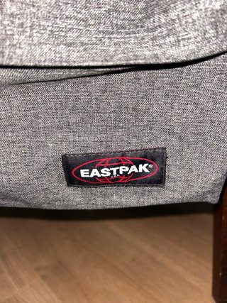 Mochila Eastpak Gris