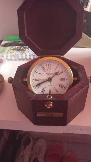 Reloj de mesa antiguo