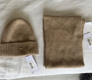 Set de Gorro y Bufanda Guess