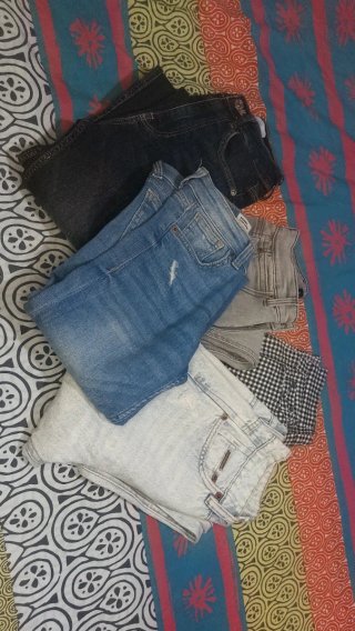 Lote 5 Jeans Zara,Bershka y Stradivarius T 32 y 34