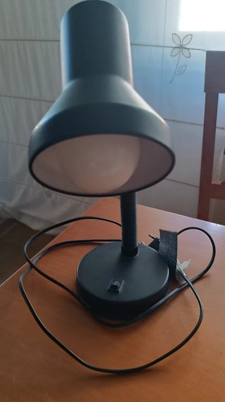 Lámpara de escritorio negra