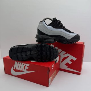 Nike Air Max 95 Negras y Blancas talla (40-45)