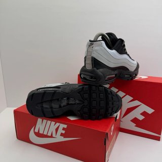 Nike Air Max 95 Negras y Blancas talla (40-45)