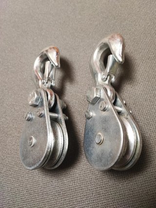 Set de 2 Ganchos con Polea de Elevación