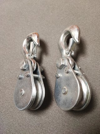 Set de 2 Ganchos con Polea de Elevación