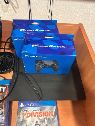 PlayStation 4 (PS4) con 2 mandos y juegos