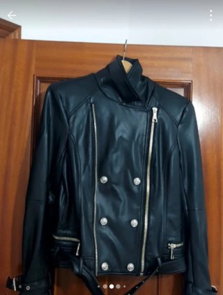 Cazadora de piel negra Guess