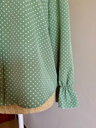 Blusa Verde de Lunares con Volantes