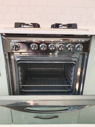 Cocina de gas con horno eléctrico Edesa
