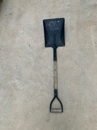 Pala de Obra con Mango de Madera