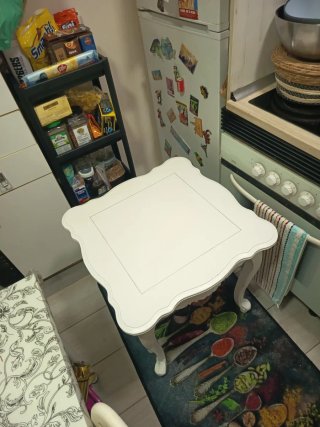 Mesa de salón blanca estilo francés