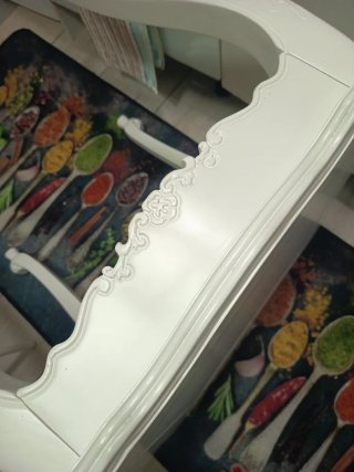 Mesa de salón blanca estilo francés
