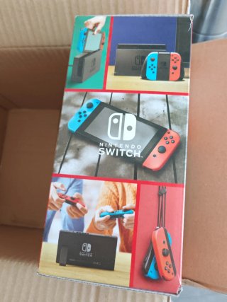 Nintendo Switch + Juego Tomodachi