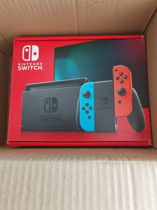 Nintendo Switch + Juego Tomodachi