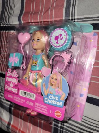 Barbie Family & Friends Chelsea con globo