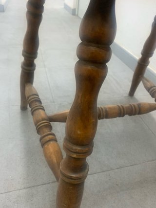 Silla de Madera con Asiento de Rejilla