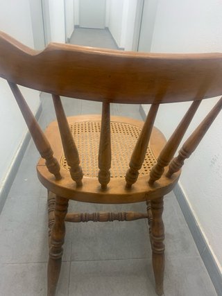 Silla de Madera con Asiento de Rejilla