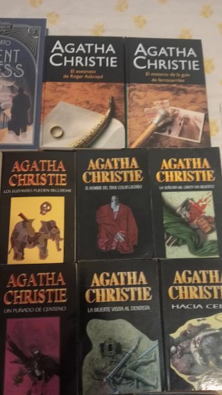Agatha Christie. Lote de 18 novelas