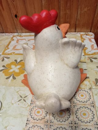 Statua Gallina Country dipinta a mano