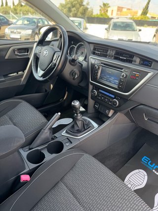 Toyota Auris 120D Live Touring Sports