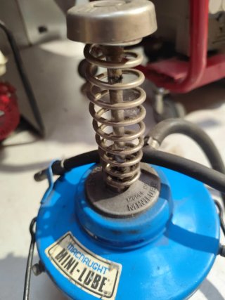 Engrasadora de pedal 5kg Macnaught