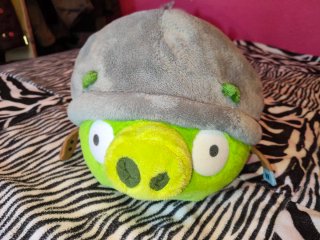 Peluche Cerdito Verde con Gorro Gris