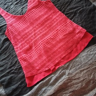 Camiseta Roja con Encaje