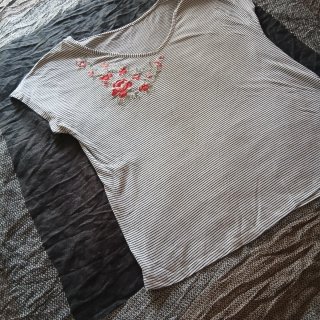 Camiseta Marinera con Bordado Floral Talla L