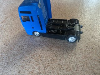 Mini camion motrice blu