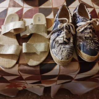 2 Pares Sandalias y Zapatillas Talla 40