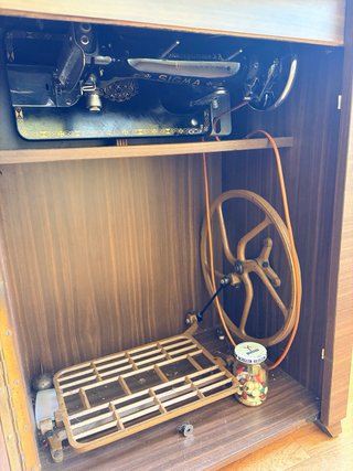 Máquina de Coser SIGMA con Mueble