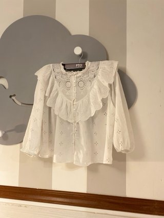 Blusa Blanca con Volantes manga larga
