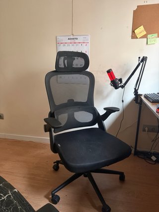 Silla de oficina ergonómica negra + escritorio