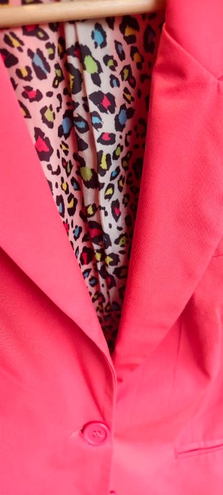 Americana rosa chicle con forro estampado