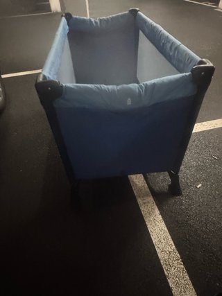 Cuna de viaje azul