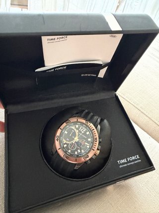 Reloj Time Force Negro y Dorado