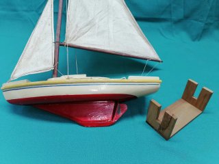 Pieza de museo Barco de Juguete Antiguo de Madera