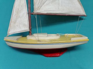 Pieza de museo Barco de Juguete Antiguo de Madera