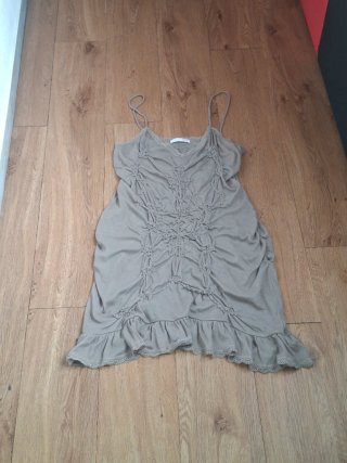 Vestido Zara Beige con Detalles