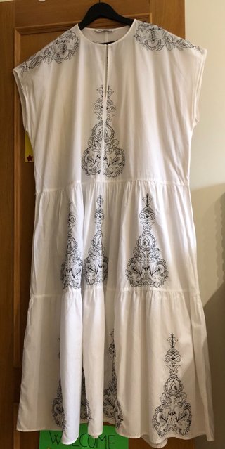 Vestido largo bordado Zara