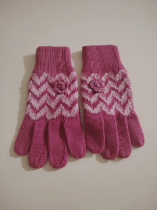 Guantes rosas con flores