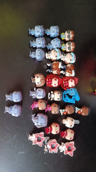 Lote de 30 Figuras Kinder Joy Stranger Things