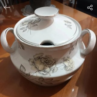 Sopera antigua de porcelana MOAHSA